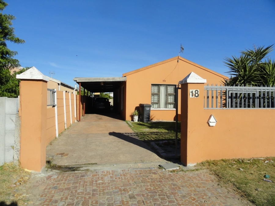 4 Bedroom Property for Sale in Scottsdene Western Cape